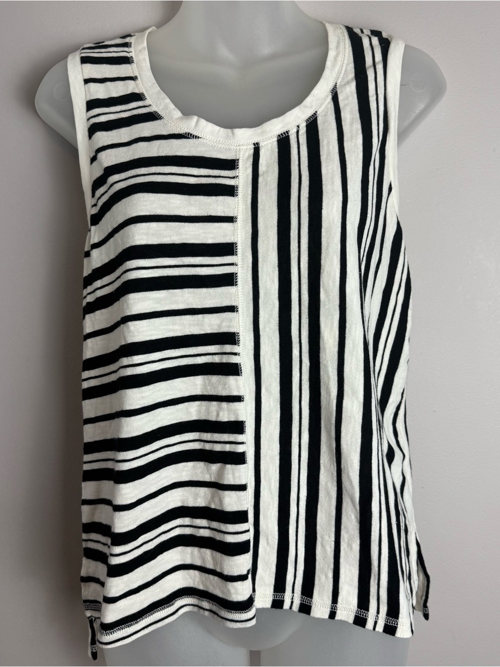 Susina Black and White Striped Swing Style Sleeveless Tank Size Small